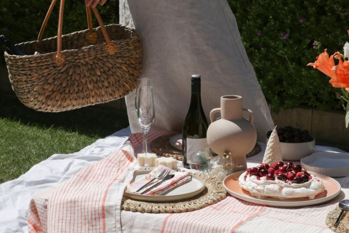 Our 3 step guide to hosting the perfect intimate Summer lunch.